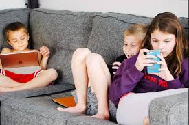 Screen Time Anak: Batas Aman, Dampak, dan Tips Mengaturnya