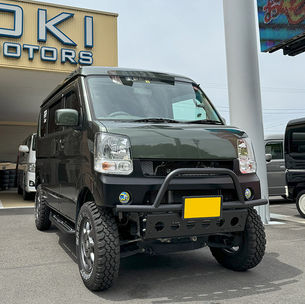 4インチアップのDA17エブリイ🚙フロントグリルガード・サイドステップ等取付しました!