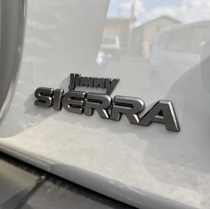 JB74シエラ🚙日帰りカスタム 純正のエンブレムをラプターライナーのエンブレムに交換しました🧑🔧