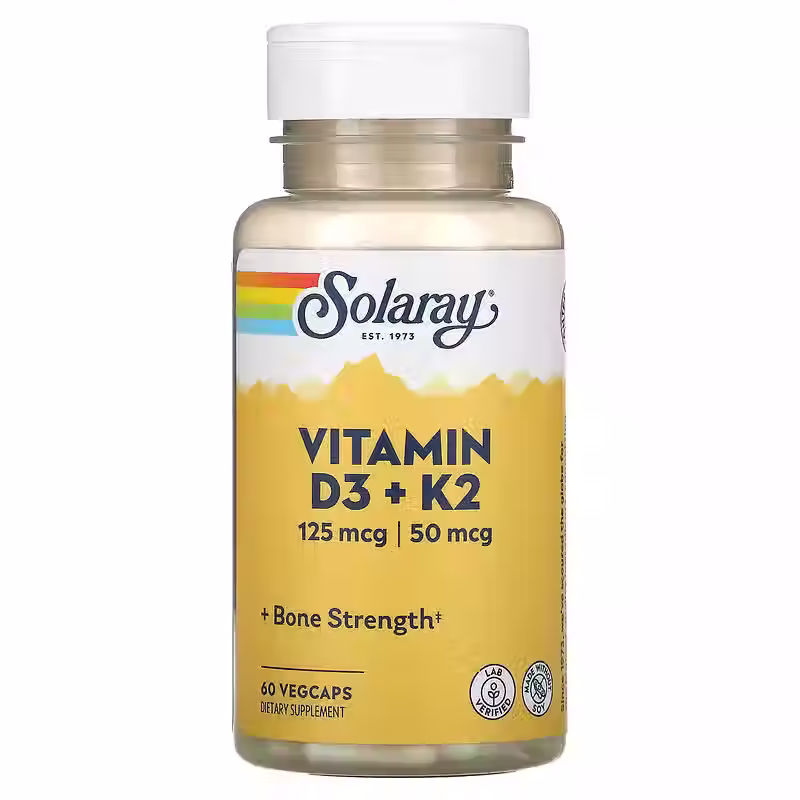 Frontal del frasco de Vitamina D3 + K2 de Solaray, resaltando su combinación de nutrientes esenciales para la fuerza ósea.