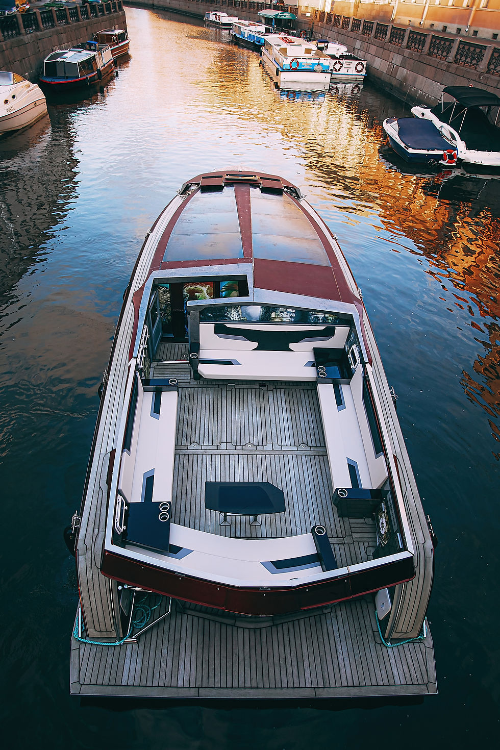 Thumbnail: Белуга | Аренда яхты в Санкт-Петербурге