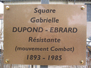 Aussi discrète que modeste, la plaque commémorative et nominative du square GDE