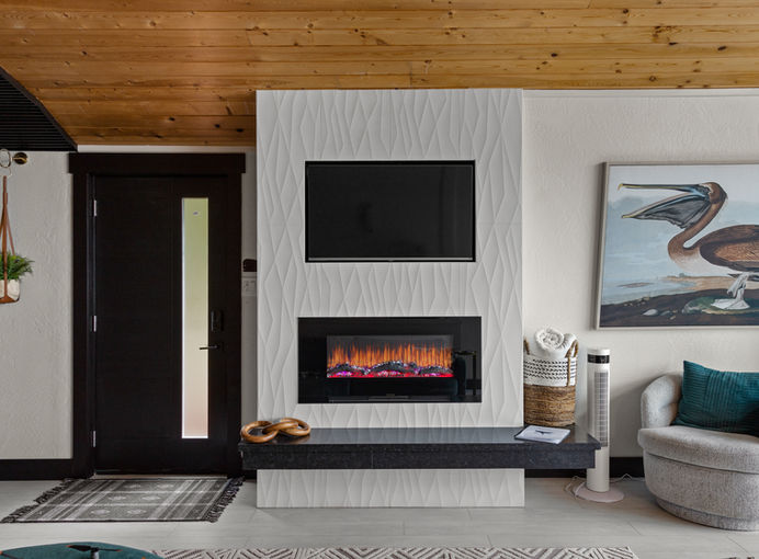 The Beach Barn-Electric fireplace and TV