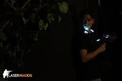 LaseWoods提供黑暗的森林場景,營造刺激的玩樂氣氛 Dark Forest Venue, Exciting Laser Tag Arena