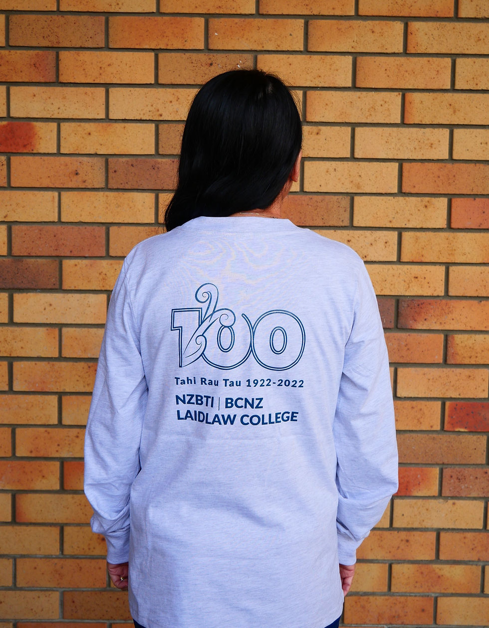 Thumbnail: Women's Laidlaw Crest 100years L/S Tee