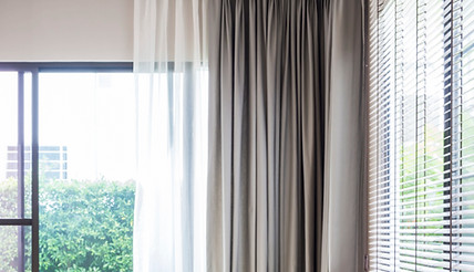 カーテンやブラインド