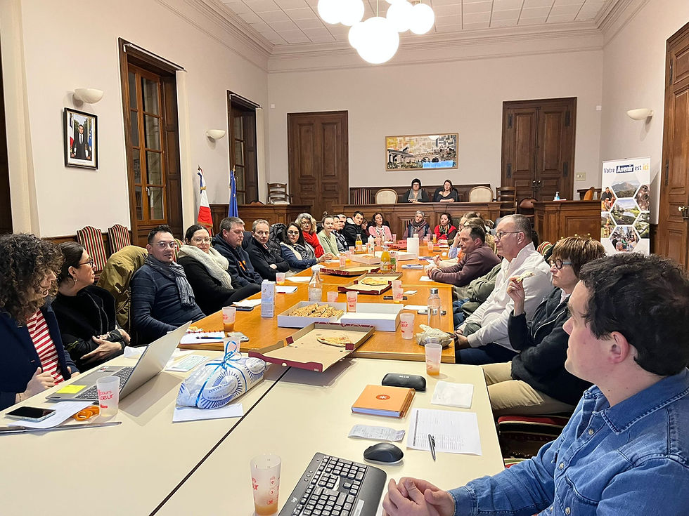 Le 26 mars 2026, l’association des commerçants et artisans Vivons Espalion a tenu son assemblée générale annuelle à la mairie d’Espalion. 