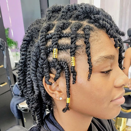 lady with mini twist at Reeta's Organics.jpg