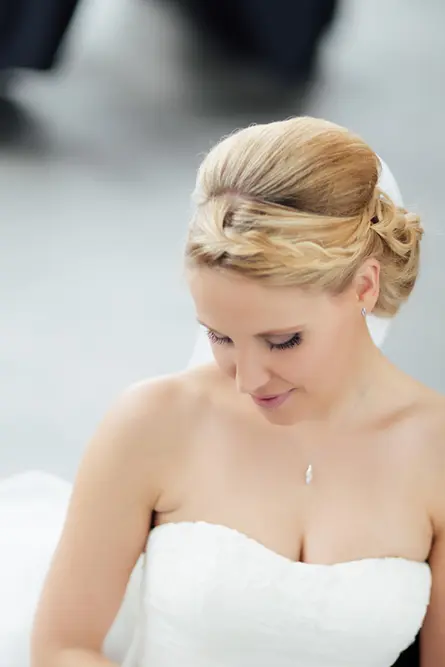 Portrait einer Braut beim Getting Ready am Hochzeitstag