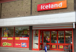 Need help with the food shop this summer? Iceland offers £25–£75 interest-free loans via a prepaid card. Find out who’s eligible and how to apply.