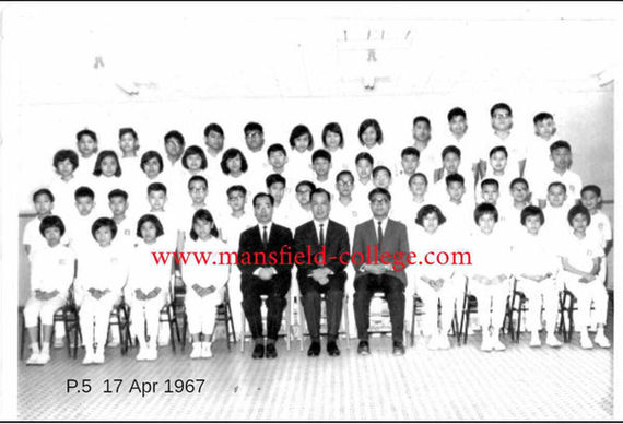 格致書院小學5年級 (Primary 5 of Mansfield College)
Provided by 簡志為 Robert (只讀P.5-P.6 ) 後2排右3 (Right 3 of Back 2nd Row).
Peter: 最後排左2 (Left 2 of Top Row) and Sandra in the photo.