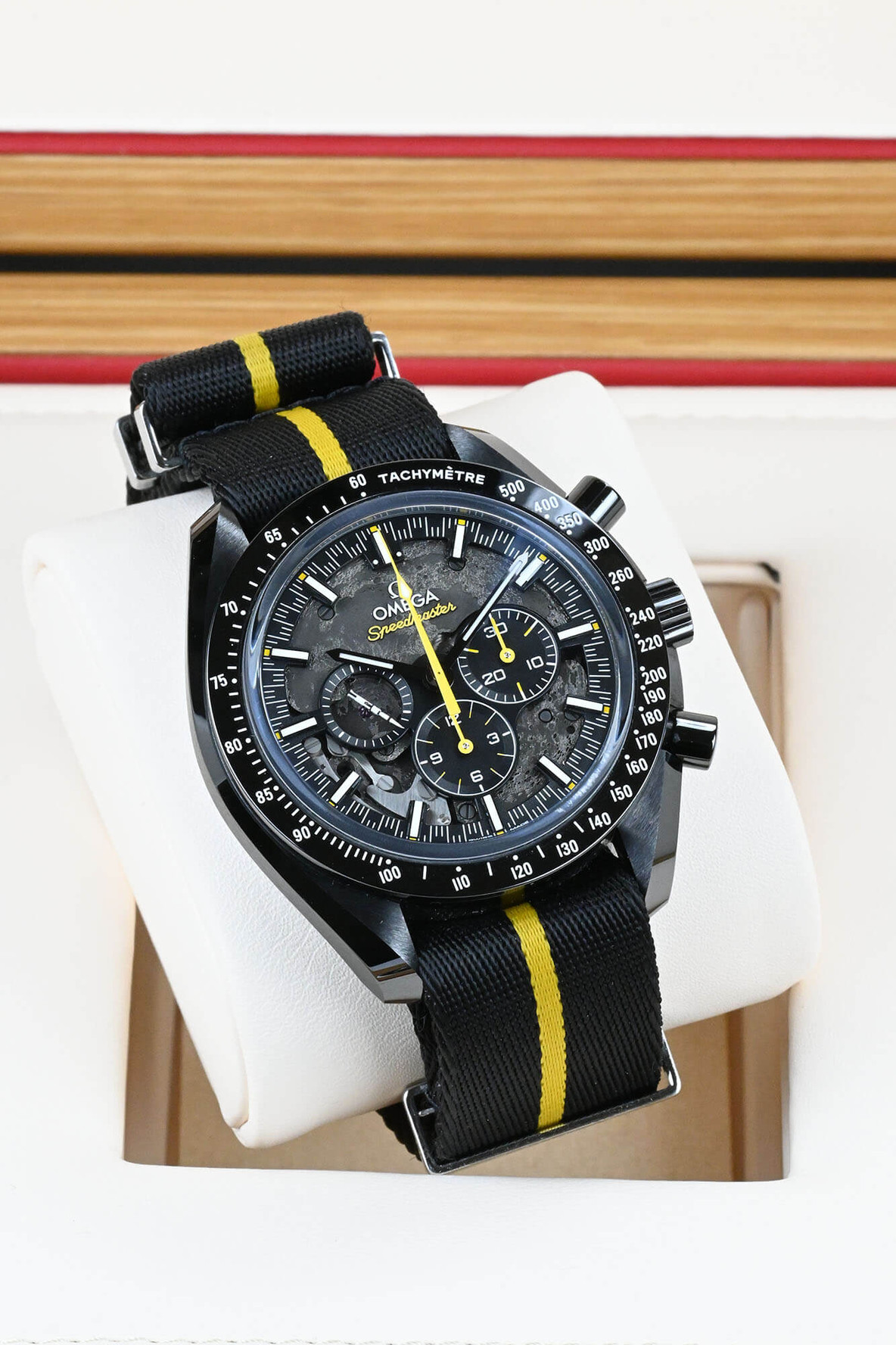 Omega Luxury Watches OMEGA Speedmaster Dark Side Of The Moon "Apollo 8" Reference : 310.92.44.50.01.001 Avent0ri Hero View
