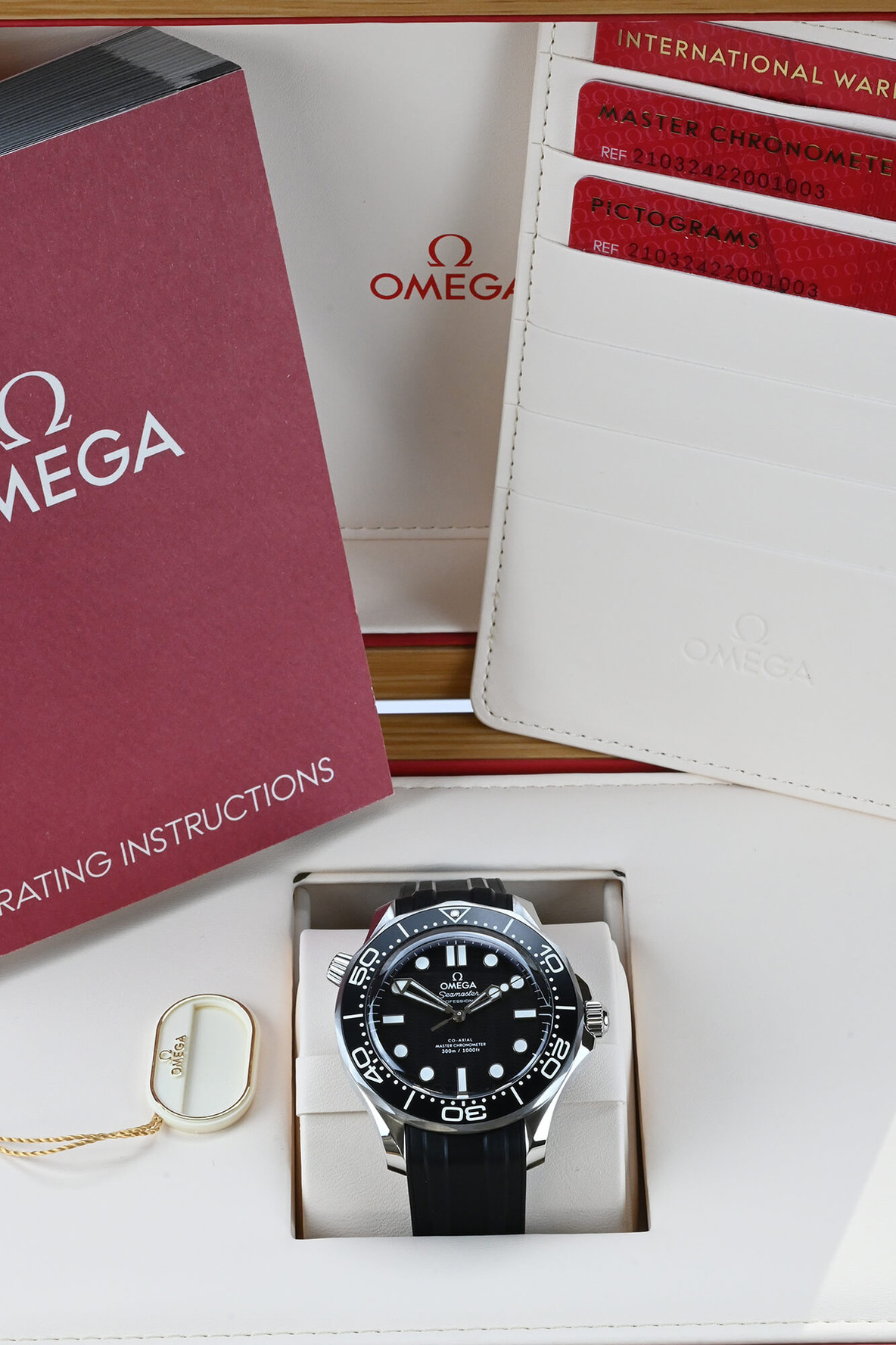 Buy Luxury Watches Online OMEGA Seamaster Diver 300M Reference : 210.32.42.20.01.003 Avent0ri Full Set