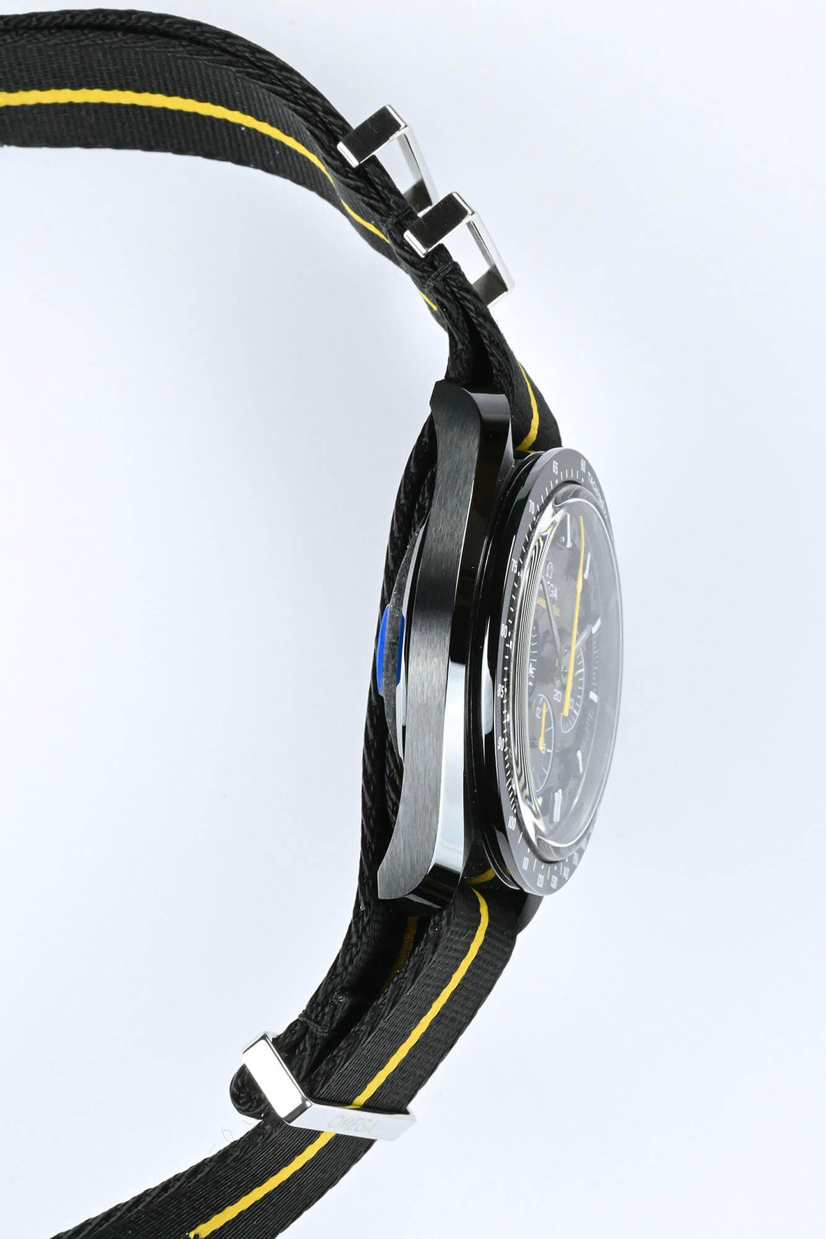 Omega Luxury Watches OMEGA Speedmaster Dark Side Of The Moon "Apollo 8" Reference : 310.92.44.50.01.001 Avent0ri Side View-2
