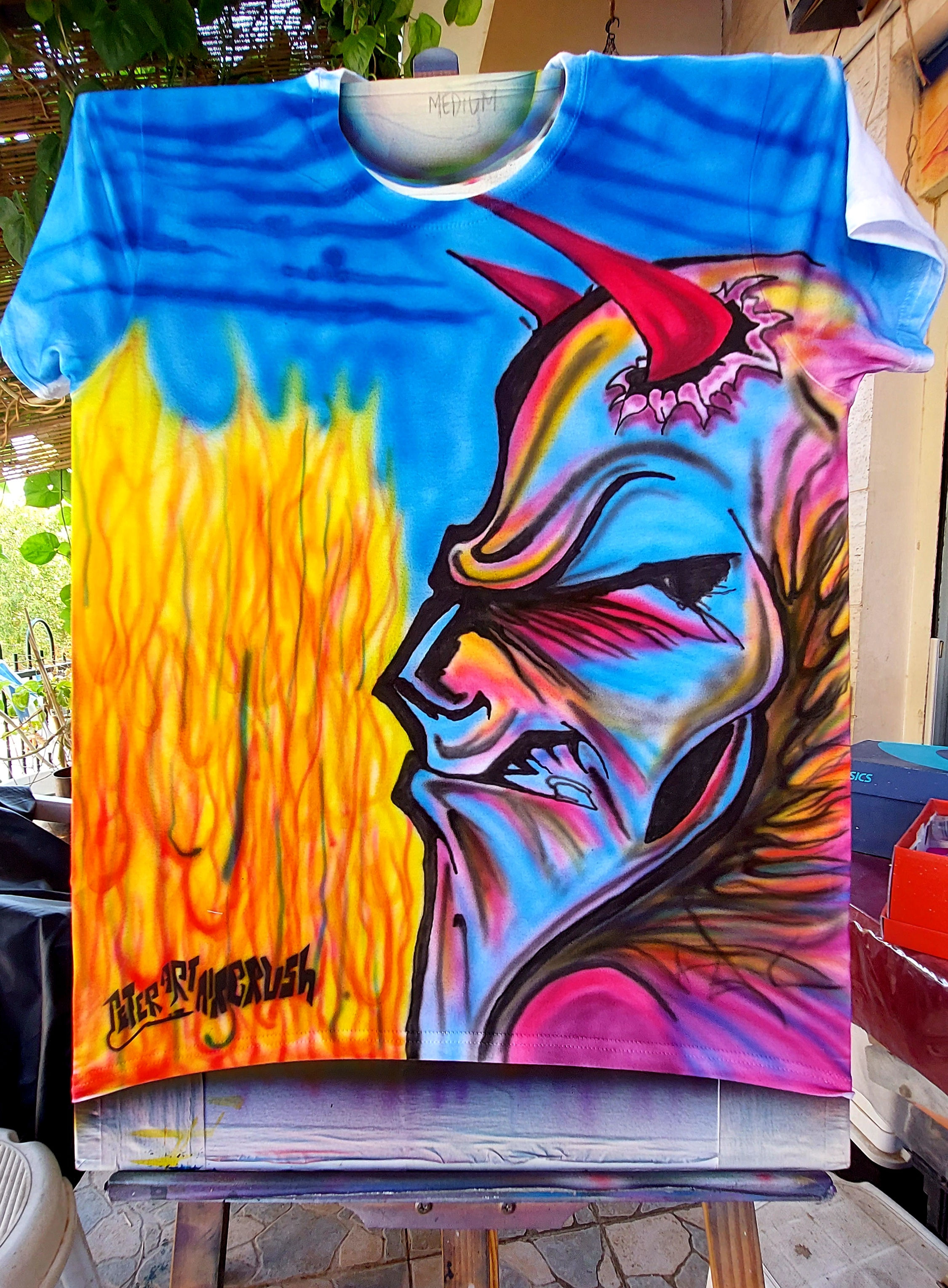 Airbrush T-shirt "Develis"