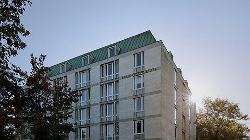 Moderne Business-Eventlocation von außen in zentraler Lage in München.