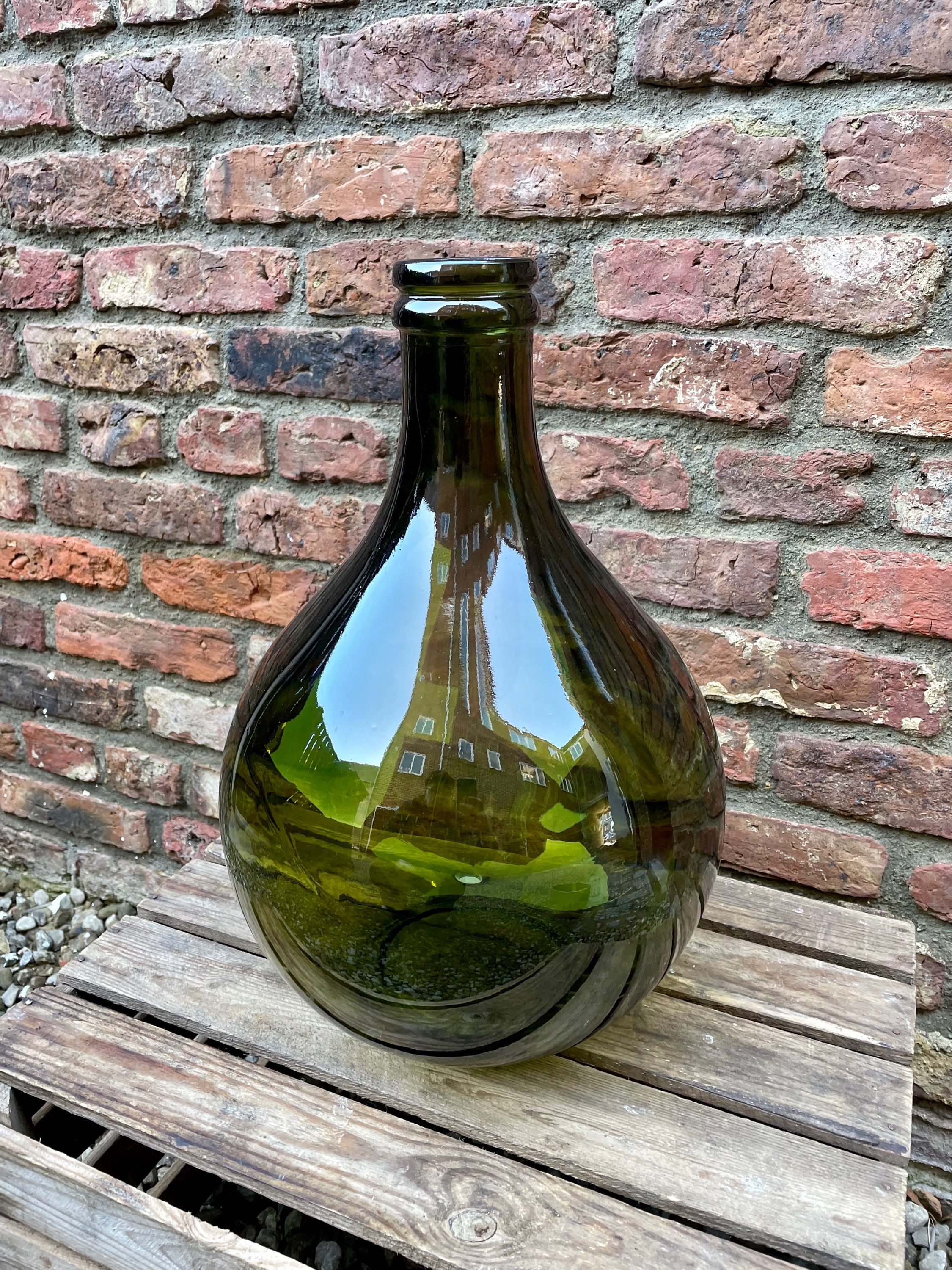 Americo Green Vase 