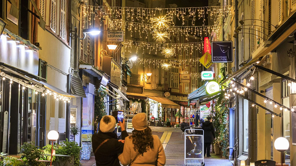 Et vous, vous faites quoi pour les fêtes ? 🍾 (par Chez Ginette, un restaurant à Trouville-sur-mer)