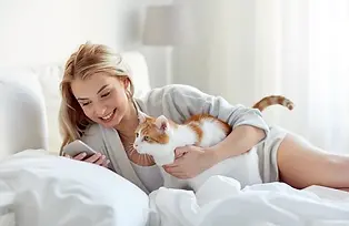 femme avec chat.jpg