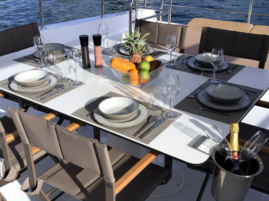 maldives yacht charters