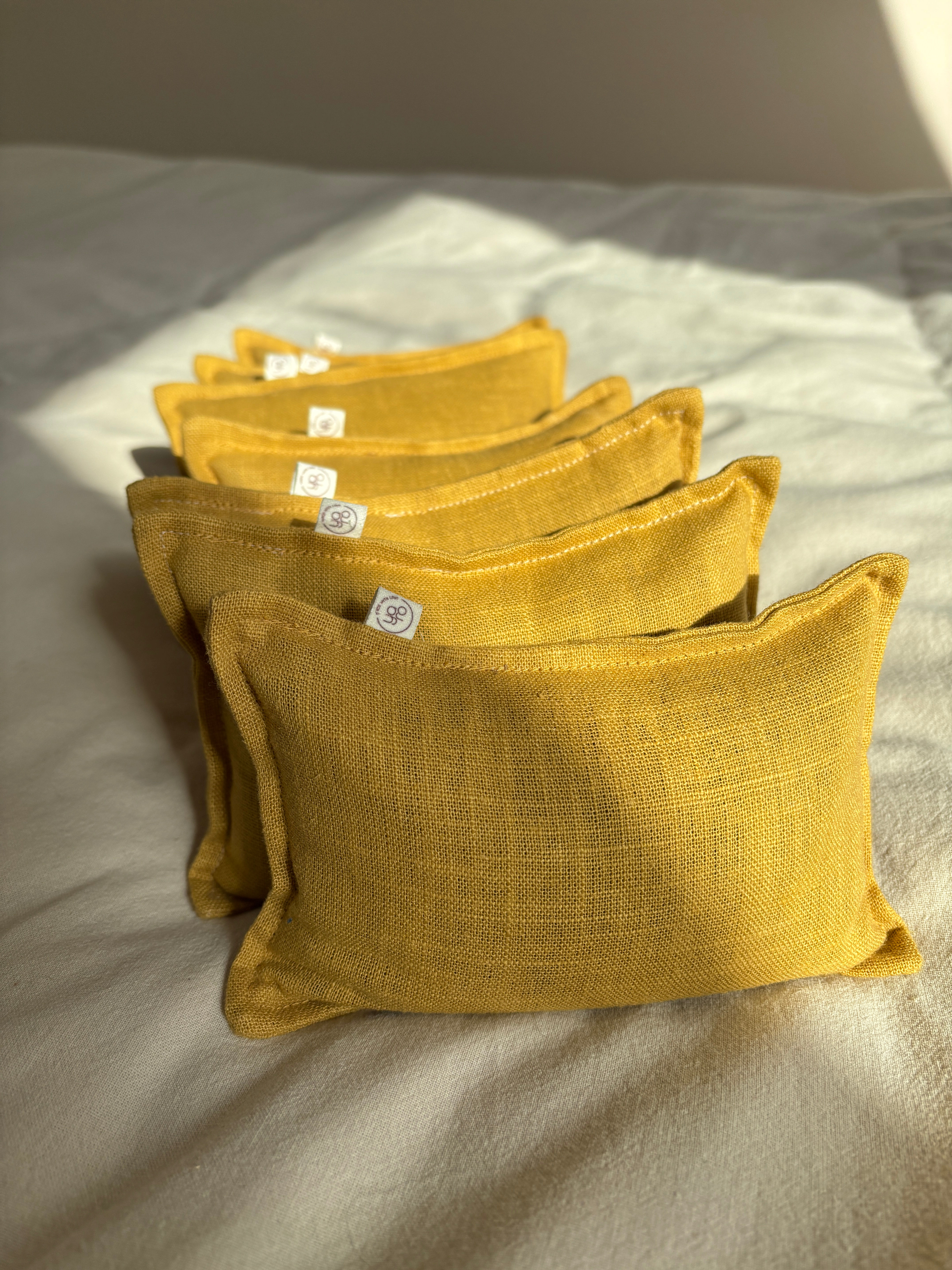 Verwarmbare speelzak okergeel