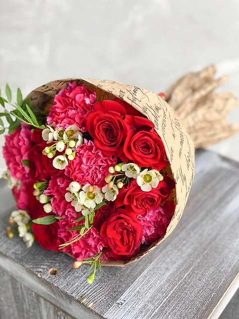 Buket Krasnaya Shapochka 347 Gorod Cvetov Kupit Cvety Peredelkino Moskva