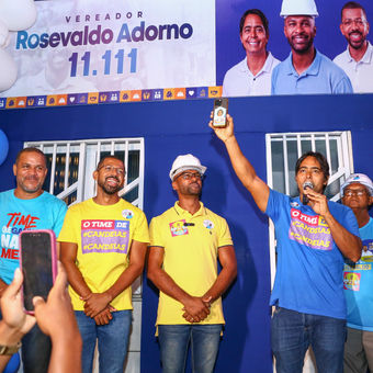 Levando multidão à praça Joana Angélica no Malembá candidato a vereador Rosevaldo Adorno inaugura comitê e realiza arrastão com seu jingle: “Digitais do 11.111”, até o centro de Candeias