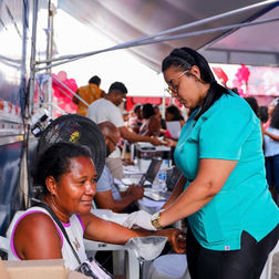 Outubro Rosa: Mutirão de exames oferece mamografia, ultrassonografia e serviços de saúde em Candeias