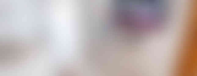 Salón con aire acondicionado, televisor de pantalla plana y acceso a terraza en Torrevieja playa Los Locos