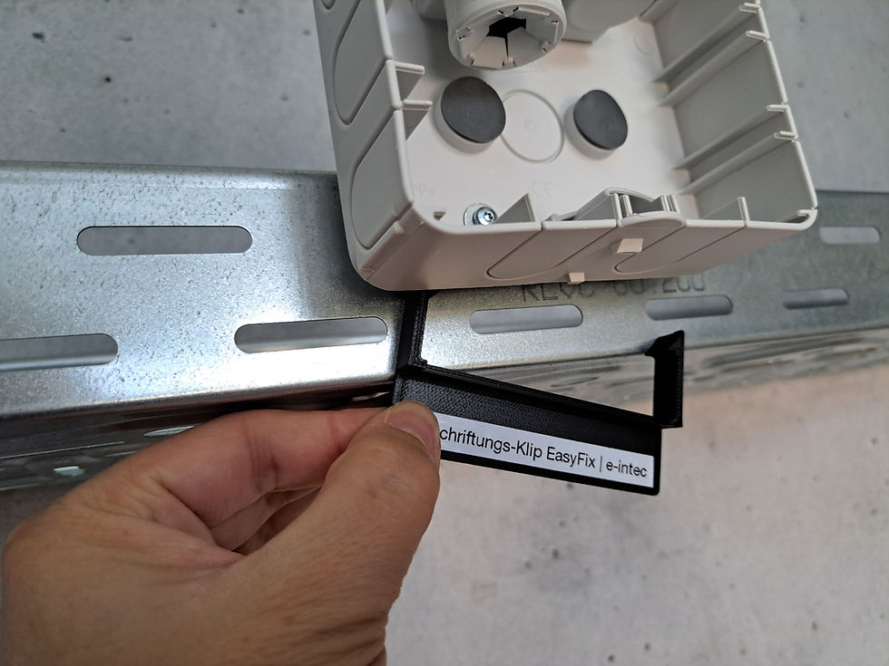 Miniaturbild: EasyFix Beschriftungs-Klip für EasyFix Abzweigdosen und Montageplatte MP1-L Mit dem Beschriftungs-Klip können Sie bereits mon