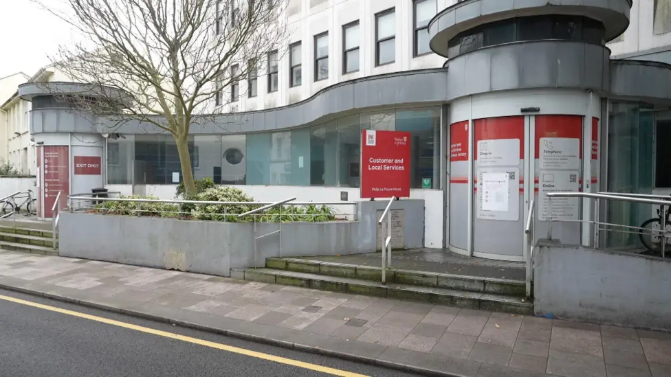 Calls to delay £2.3m sale of former government building in Jersey