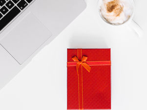 Elevate Your Brand with Customised and Luxury Corporate Gifts in Singapore