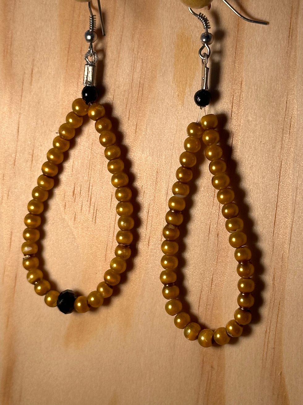 Mini yellow faux pearls (earrings)