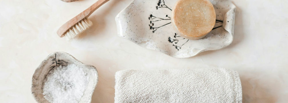 Naturally derived spa products, linen towel, and wooden brush at Soo•Esthe Korean head spa