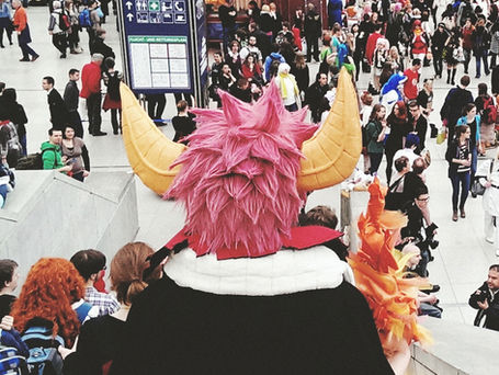 日本年收破億 Coserえなこ(ENAKO)公開收入來源，澄清版權 Cosplay 與原創寫真集的商業模式差異