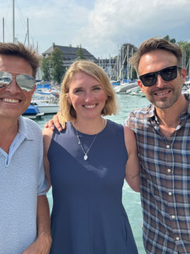 Robert Steiner, Viktoria Urbanek und Peter Zeitlhofer am Boot am Attersee
