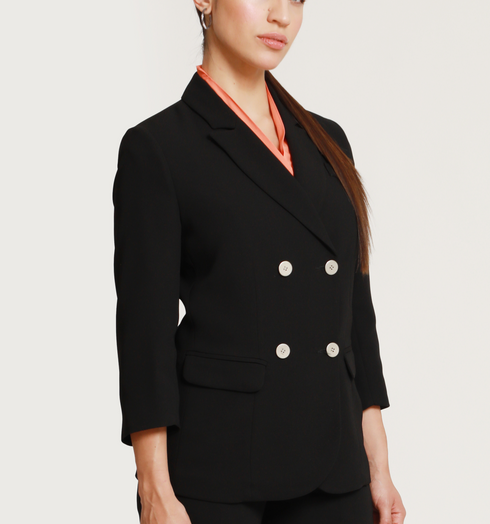 Un uniforme ejecutivo elegante y funcional que te ayuda a destacar en cualquier ocasión.