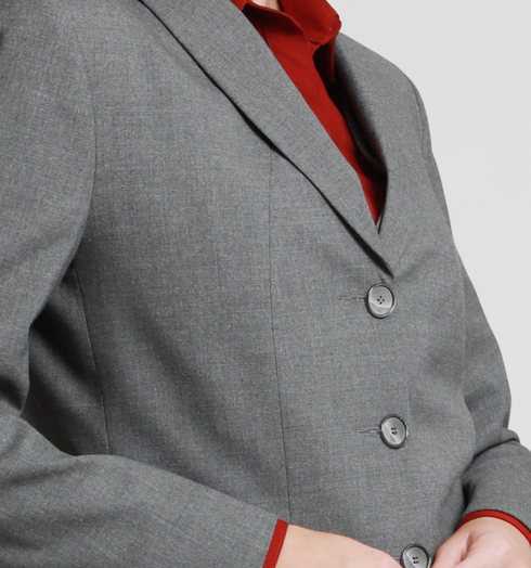 Ropa empresarial casual para mujeres ejecutivas que buscan un outfit cómodo y versátil en los negocios.