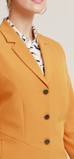 Este conjunto ejecutivo es la elección perfecta para mujeres que buscan marcar la diferencia.
