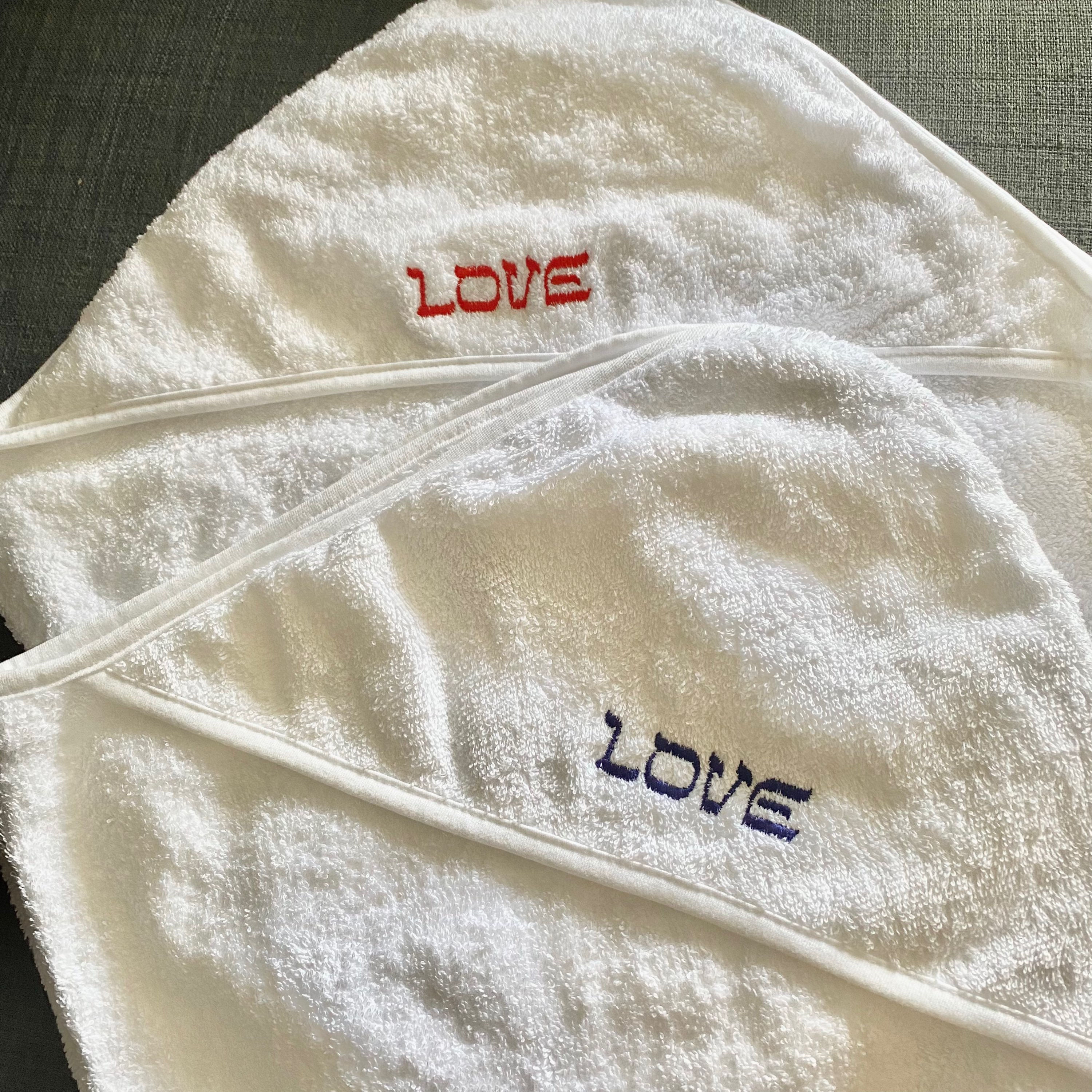 Cape de Bain Bébé Love Brodé