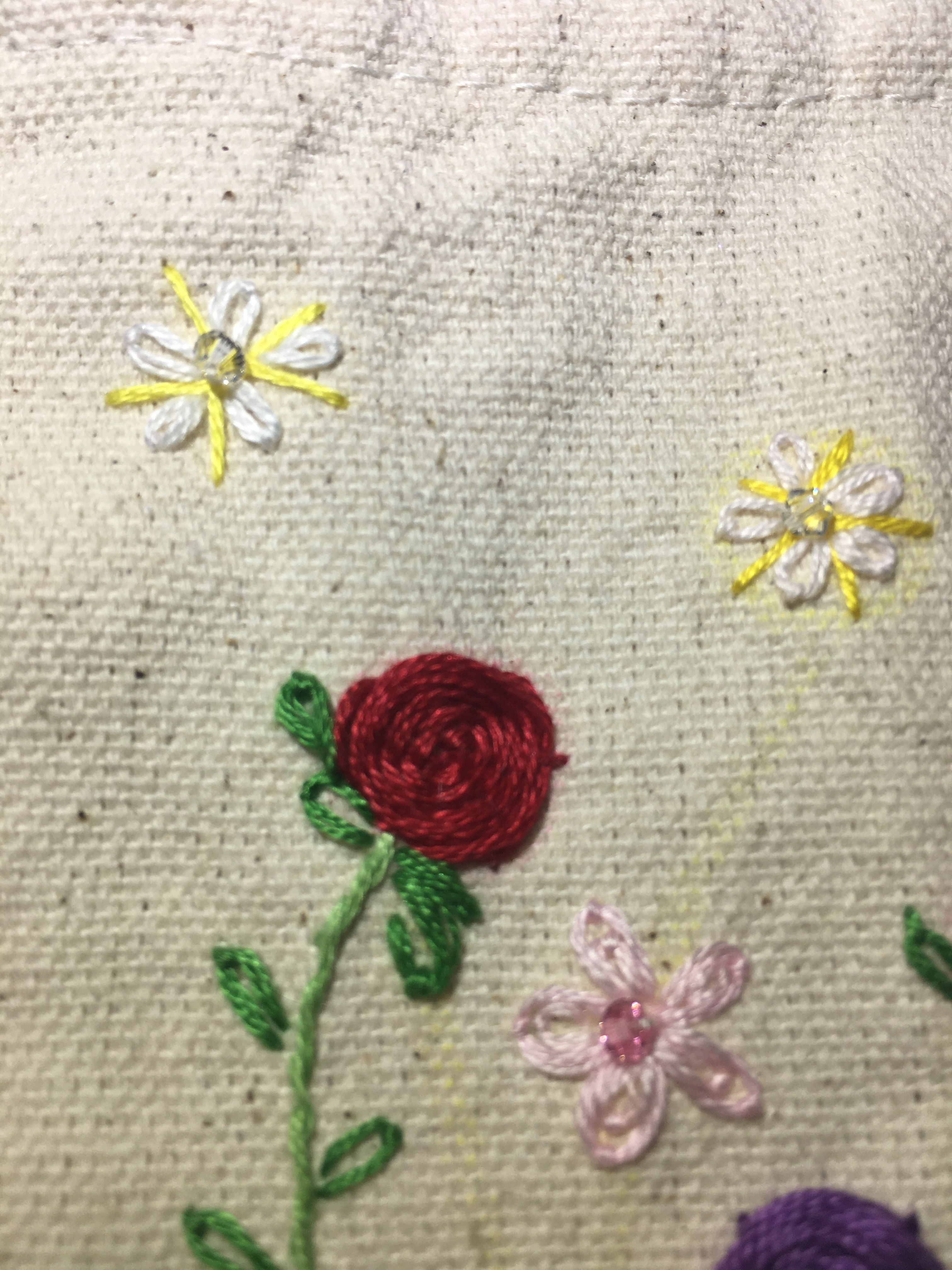 花の刺繍とクリスタル＆パールデザイン