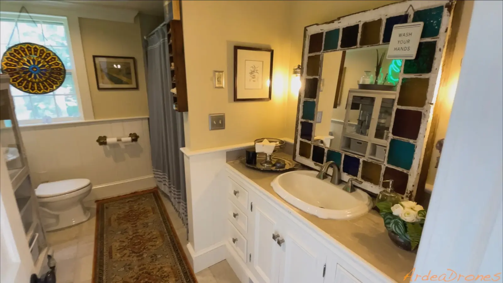 Bathroom before an AI-assisted presentation concept