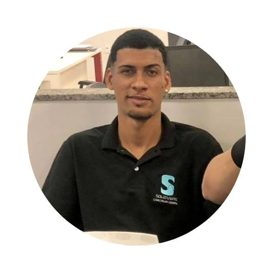 Patrick Souza, equipe de montagem de estrutura SouzaArte