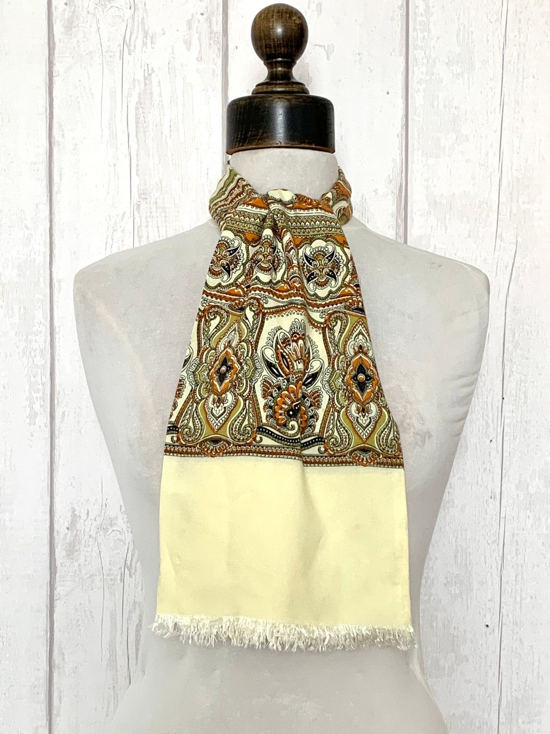 Men’s 1960s Pale Yellow Paisley Scarf