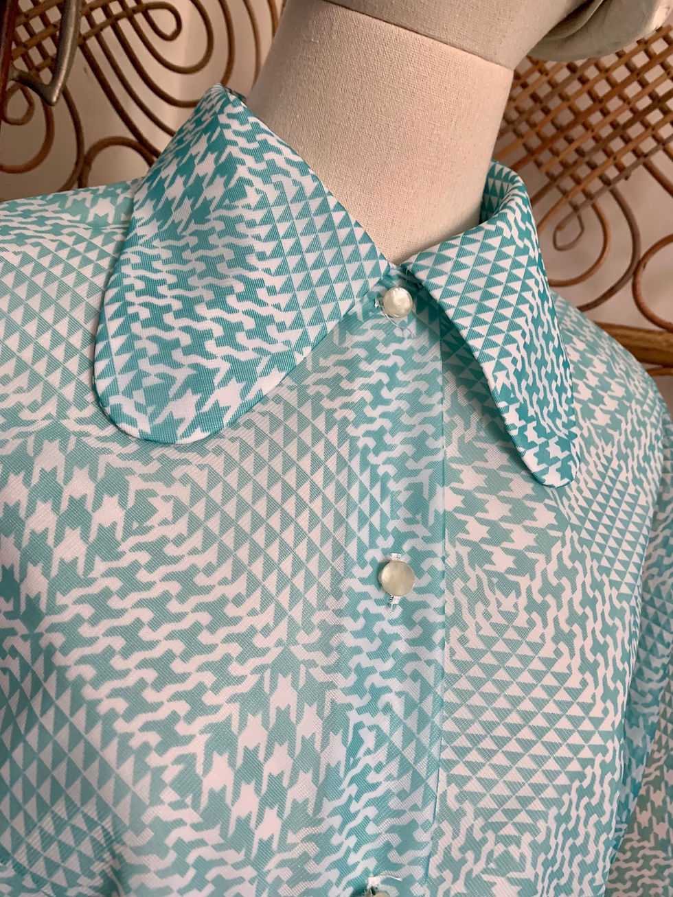 Thumbnail: Vintage Turquoise White Beagle Collar Blouse