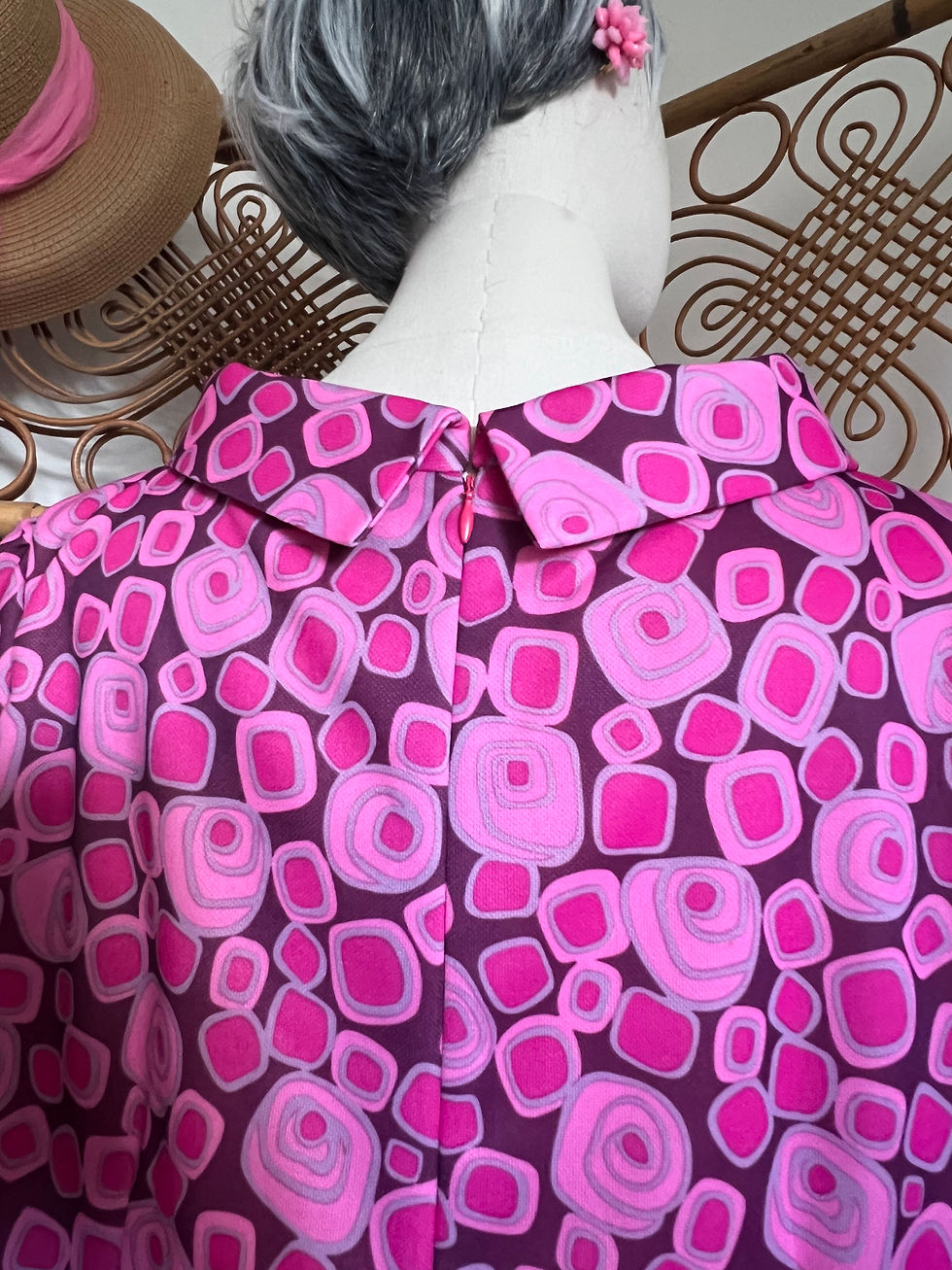 Thumbnail: 1960s Style Hand-Tailored Pink Purple Mod Dress Rear collar View