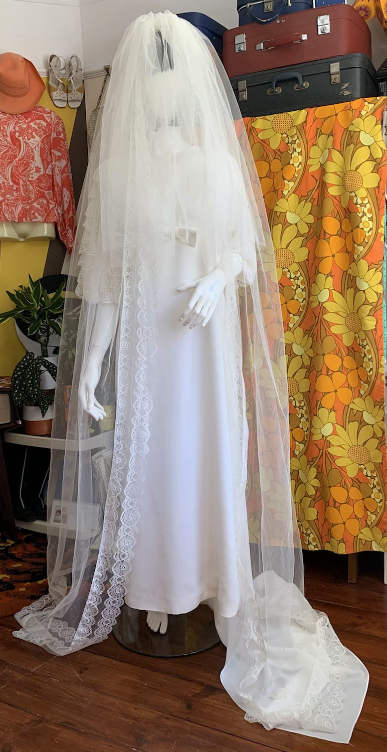 Thumbnail: Original 1960s Lace Chiffon Wedding Dress Gown Veil