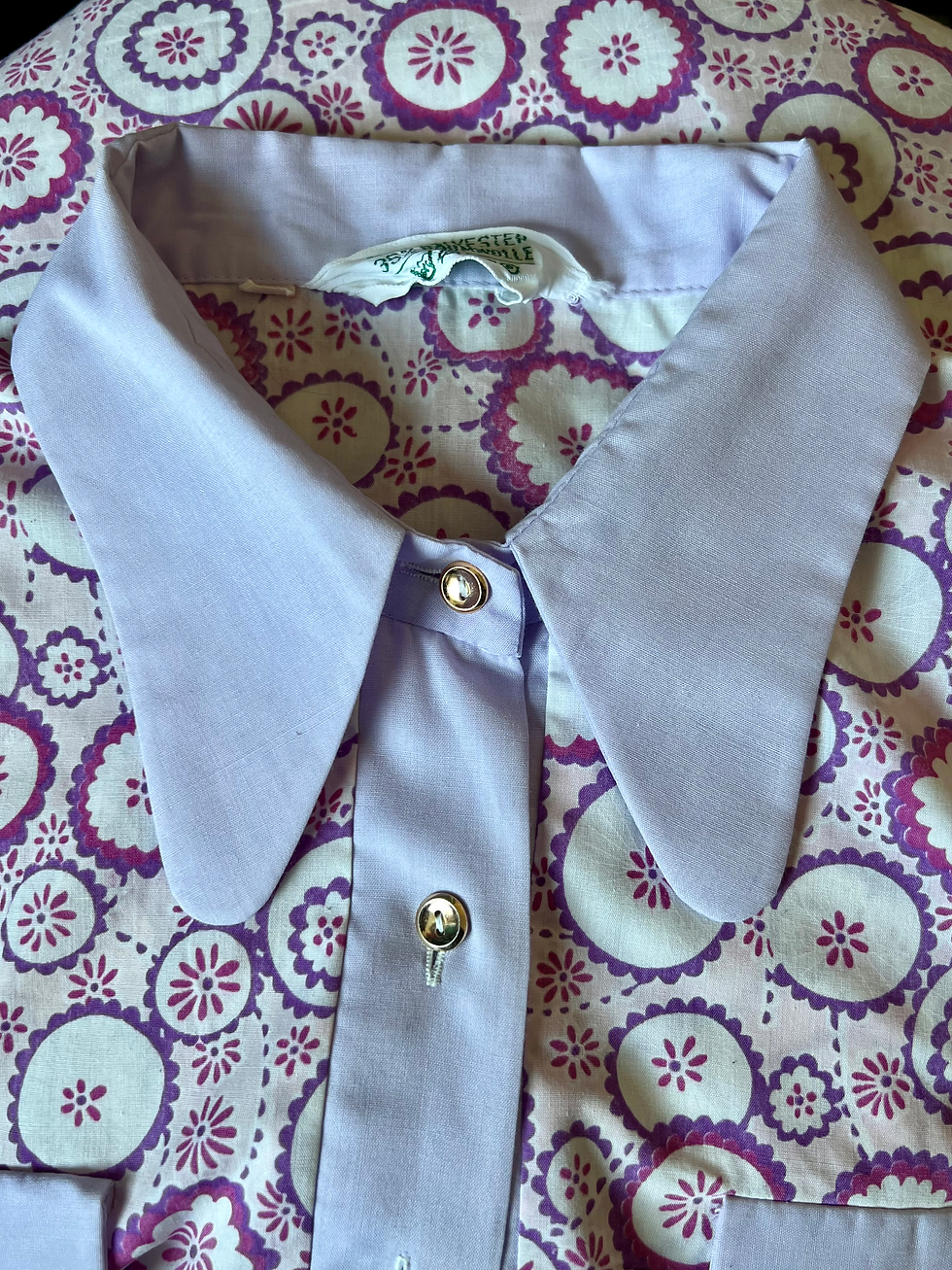 Thumbnail: Original 70's Cotton Summer Lilac Pink Print Beagle Collar Dress Front Collar Close Up View
