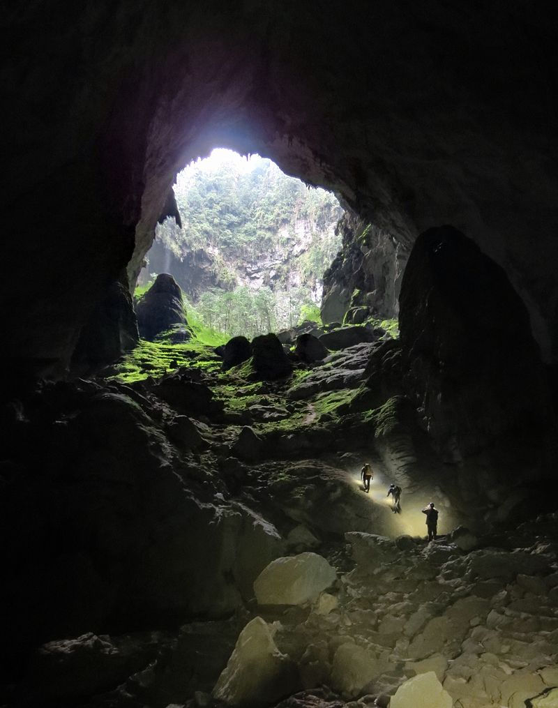 By Doug Knuth from Woodstock, IL - Son Doong-47, CC BY-SA 2.0, https://commons.wikimedia.org/w/index.php?curid=39118217