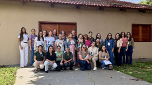 Mulheres participantes do 4º Encontro da Rede de Mulheres Construtoras de Paisagem Regenerativa do Cerrado Mineiro reunidas em Serra do Salitre, fortalecendo a ação coletiva pelo cuidado com a água.